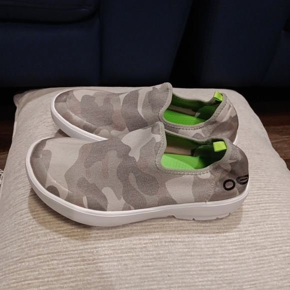OOFOS Camouflage Slip-On Shoes Size 9 - Picture 3 of 5